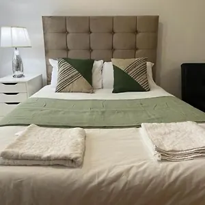 https://a-modern-cosy-flat-in-london-zone-2.brighton-hotels-england.com