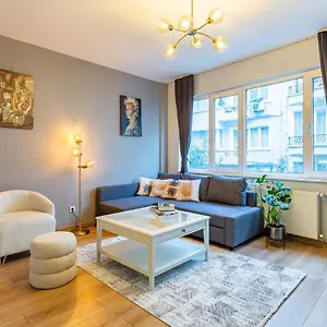 https://central-flat-near-top-attractions-in-nisantasi.istanbul-turkeyhotels.com