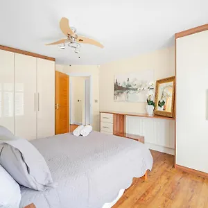 https://kempton-park-views-apartments.brighton-hotels-england.com